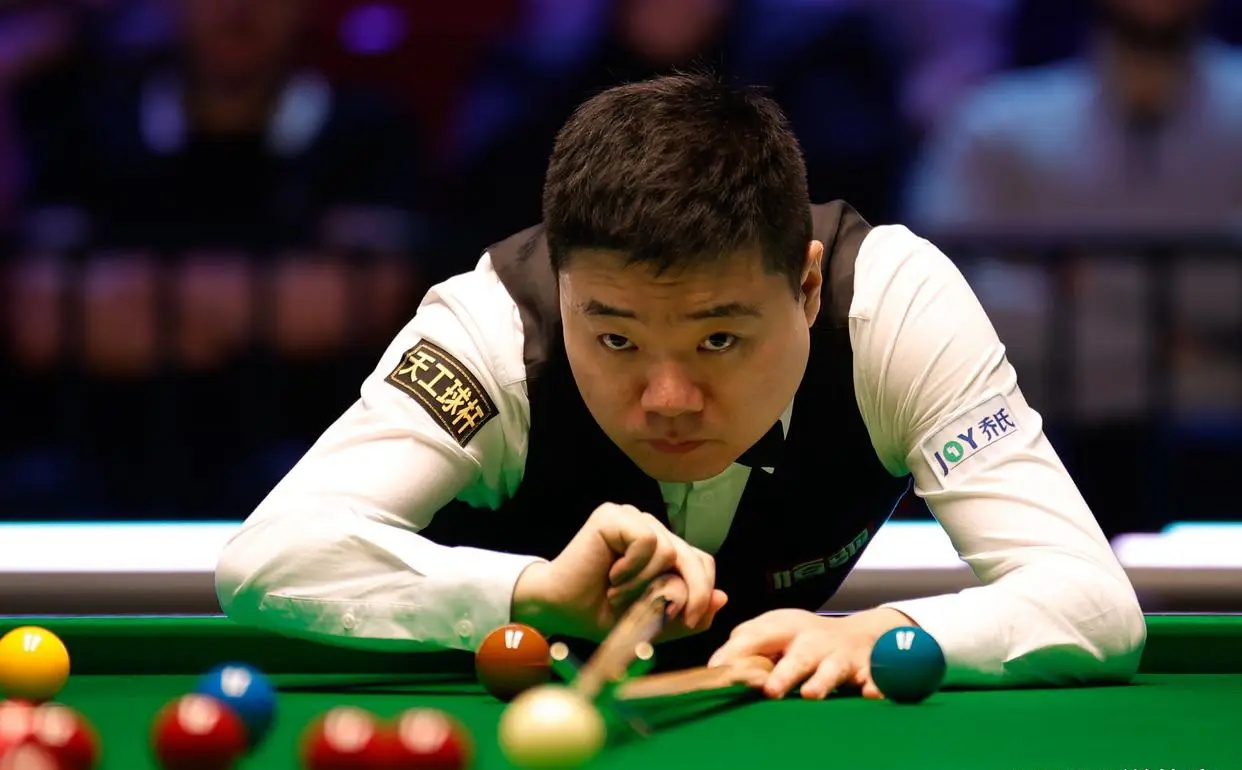 斯诺克最新比赛报道：丁俊晖连胜，单杆134分，吕昊天领先宾汉姆